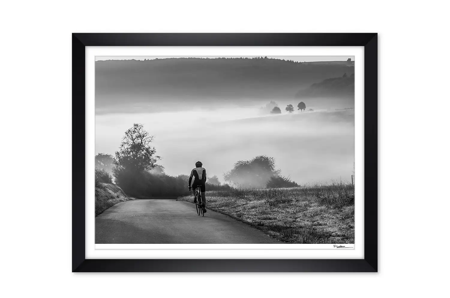 Vallee-de-l-Ernz-Luxembourg-cyclist-bike bw